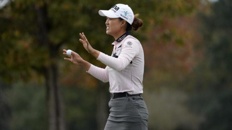 Park leads, Minjee climbs up leaderboard