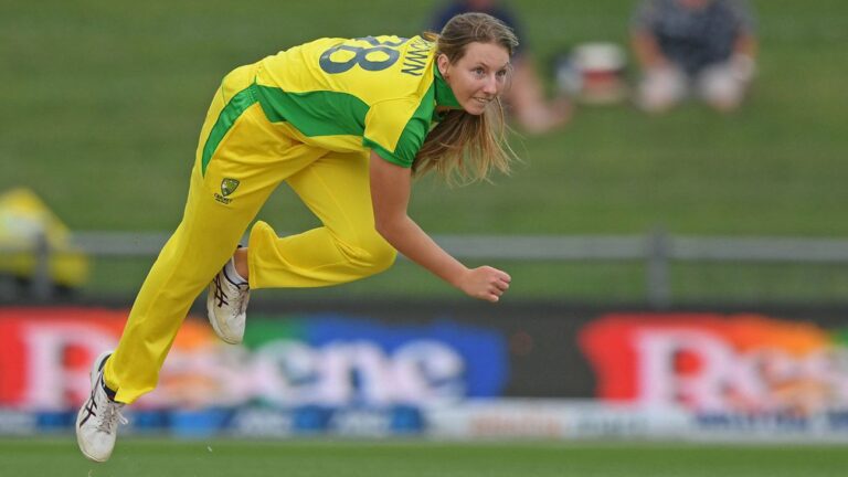 Darcie Brown earns Cricket Australia contract as Delissa Kimmince announces retirement