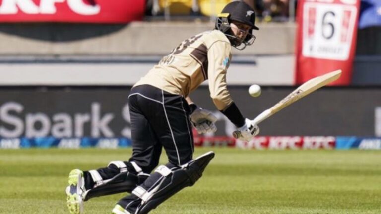 Conway powers New Zealand to big T20 win