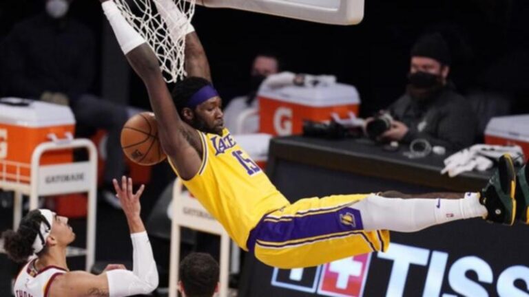 Lakers snap four-game NBA losing streak