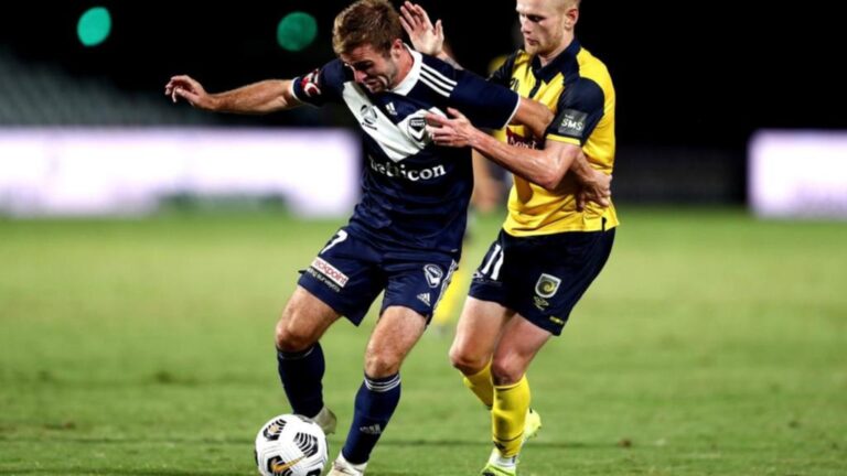 Victory hold A-League leaders to draw