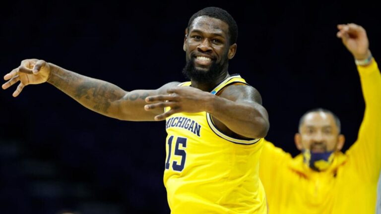 Michigan’s Chaundee Brown drops 21 points off the bench