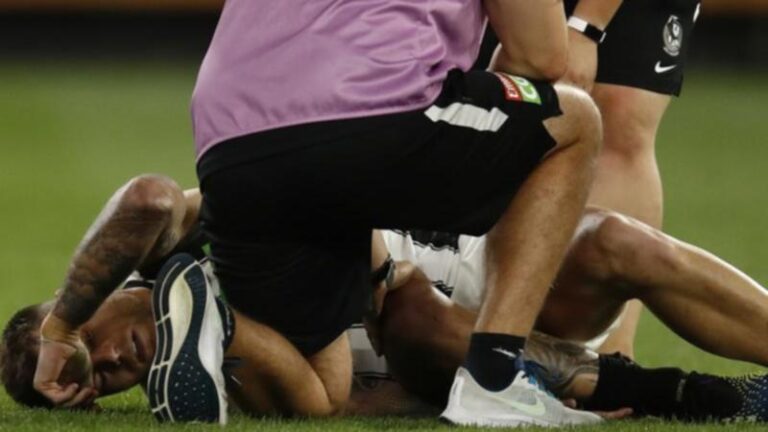 Magpies ace Elliott injured in AFL clash