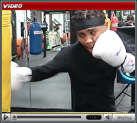 [VIDEO] DORIAN KHAN SHOWS OFF MAYWEATHER SKILLS LEARNED; LIGHTS UP HEAVY BAG WITH SAME CRISP KO COMBOS || FIGHTHYPE.COM