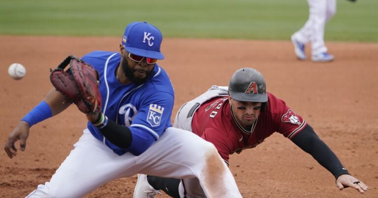 Royals ride four home runs, strong pitching to 10-1 win over Diamondbacks