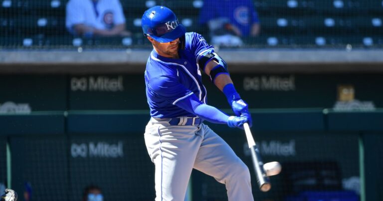 Royals’ bats cool off in 8-1 loss to Rangers