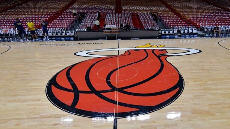 Miami Heat to open vaccinated-only sections for fans on April 1