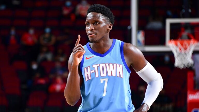 Sources — Miami Heat acquire Victor Oladipo in trade with Houston Rockets, expected to be front-runner for LaMarcus Aldridge