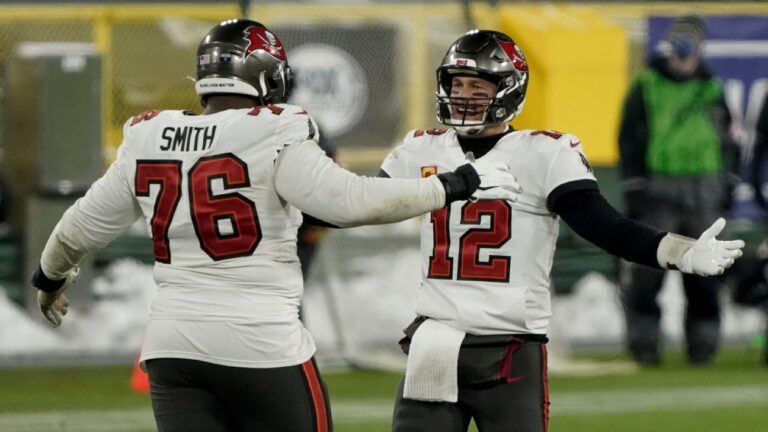 Tampa Bay Buccaneers extend OT Donovan Smith, bringing back DT Ndamukong Suh, sources say