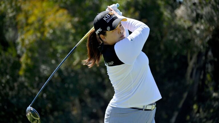 Park leads spherical one in every of Ladies’s World Championships in Singapore