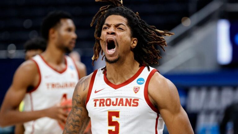USC’s Isaiah White drops 22 points in win over Oregon to advance to Elite Eight