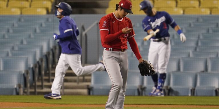 Shohei Ohtani leaves game with blister