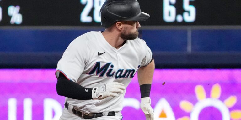 Jon Berti agrees to one-year deal with Marlins