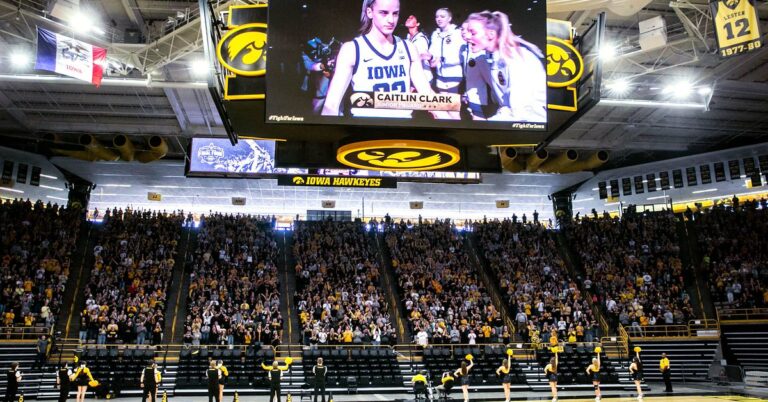 NCAAW: Love for Iowa Hawkeyes remains strong at watch party at Carver