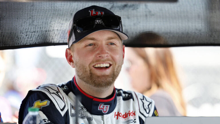 William Byron wins Cup Series pole, Kyle Larson second, for all-Hendrick front row at Kansas