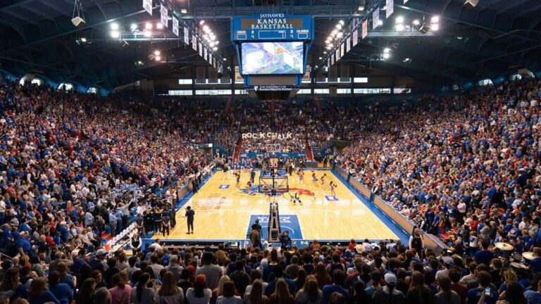 Dribble Handoff: Duke, Kansas, Gonzaga boast college basketball’s best home-court advantage