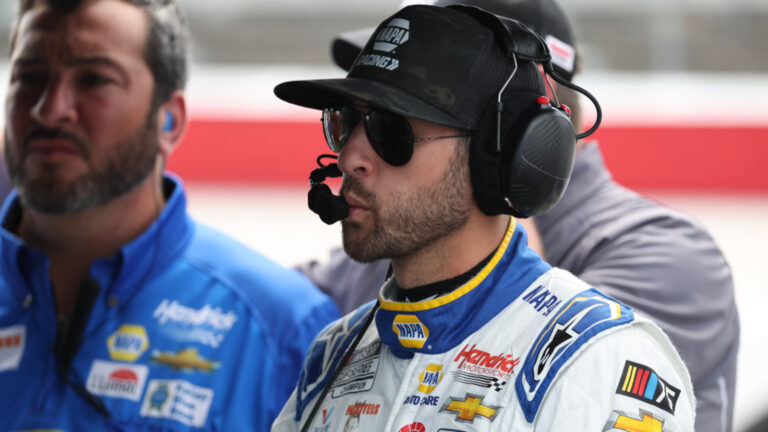 Chevrolet fails to qualify a car in the top-10 at Darlington for first time since 1982